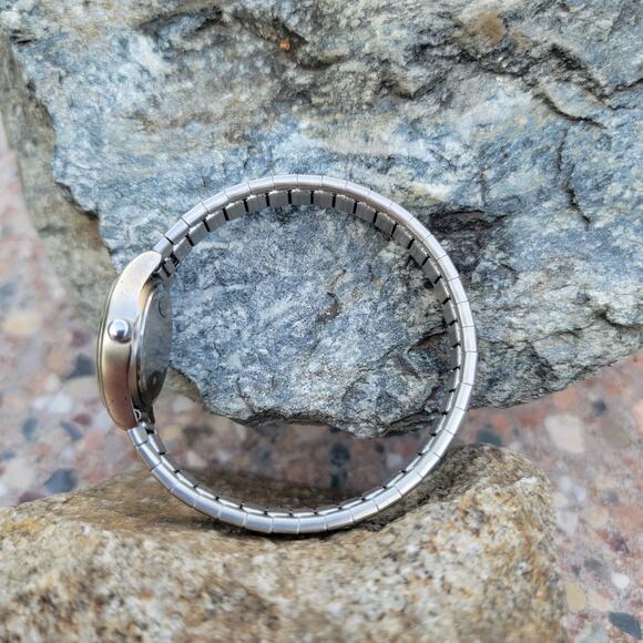 Vintage Watches Carriage by Timex Ladies Watch Silver Dial Quartz Bracelet - Picture 9 of 10